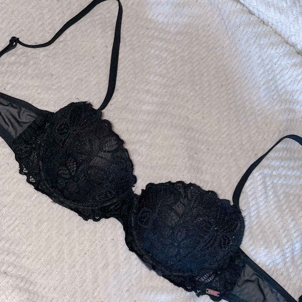 VICTORIA’S SECRET PINK BLACK LACE PUSHUP BRA